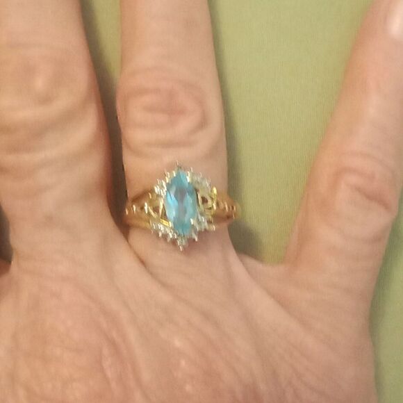 Avon 10 k natural ice blue topaz and diamond ring. Size 7.75 - Picture 6 of 7